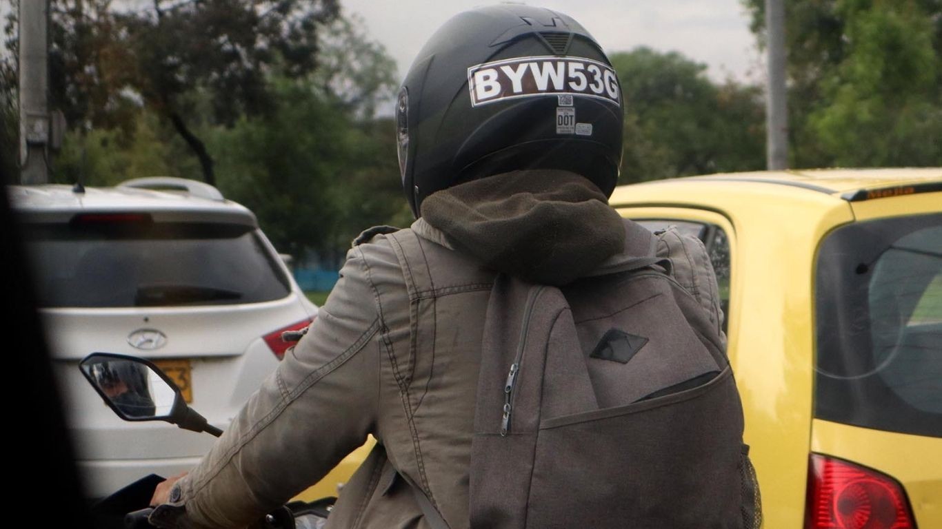 Alejandro Arias cuestiona reforma de cascos y prohibición de mototaxis en Guanajuato