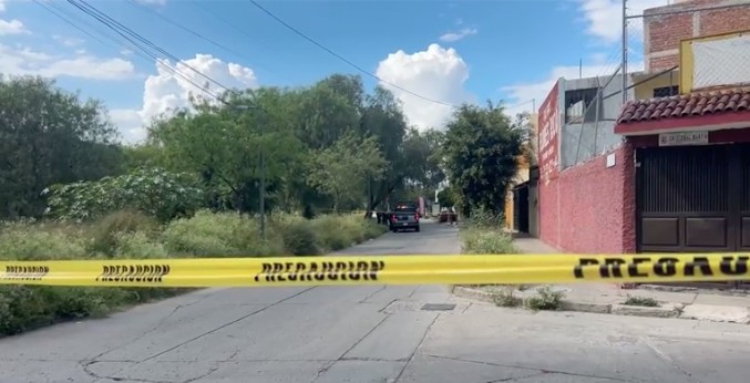 Frente a su hijo, atacan a balazos a director de primaria en León