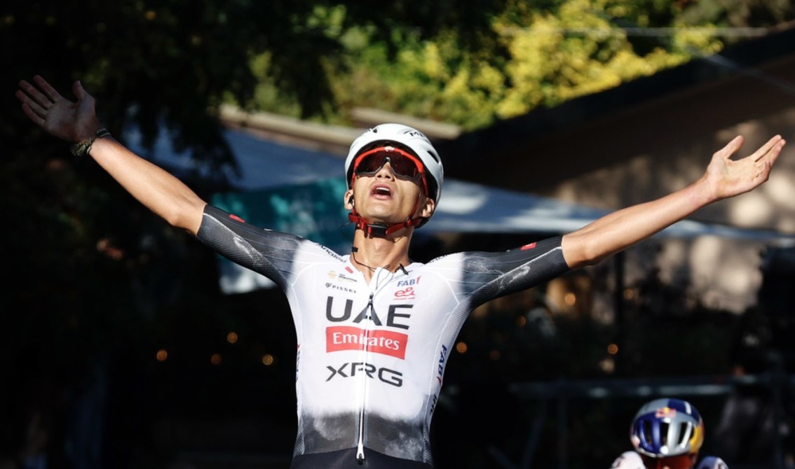 Isaac del Toro sigue brillando en Italia y gana el Giro de Emilia