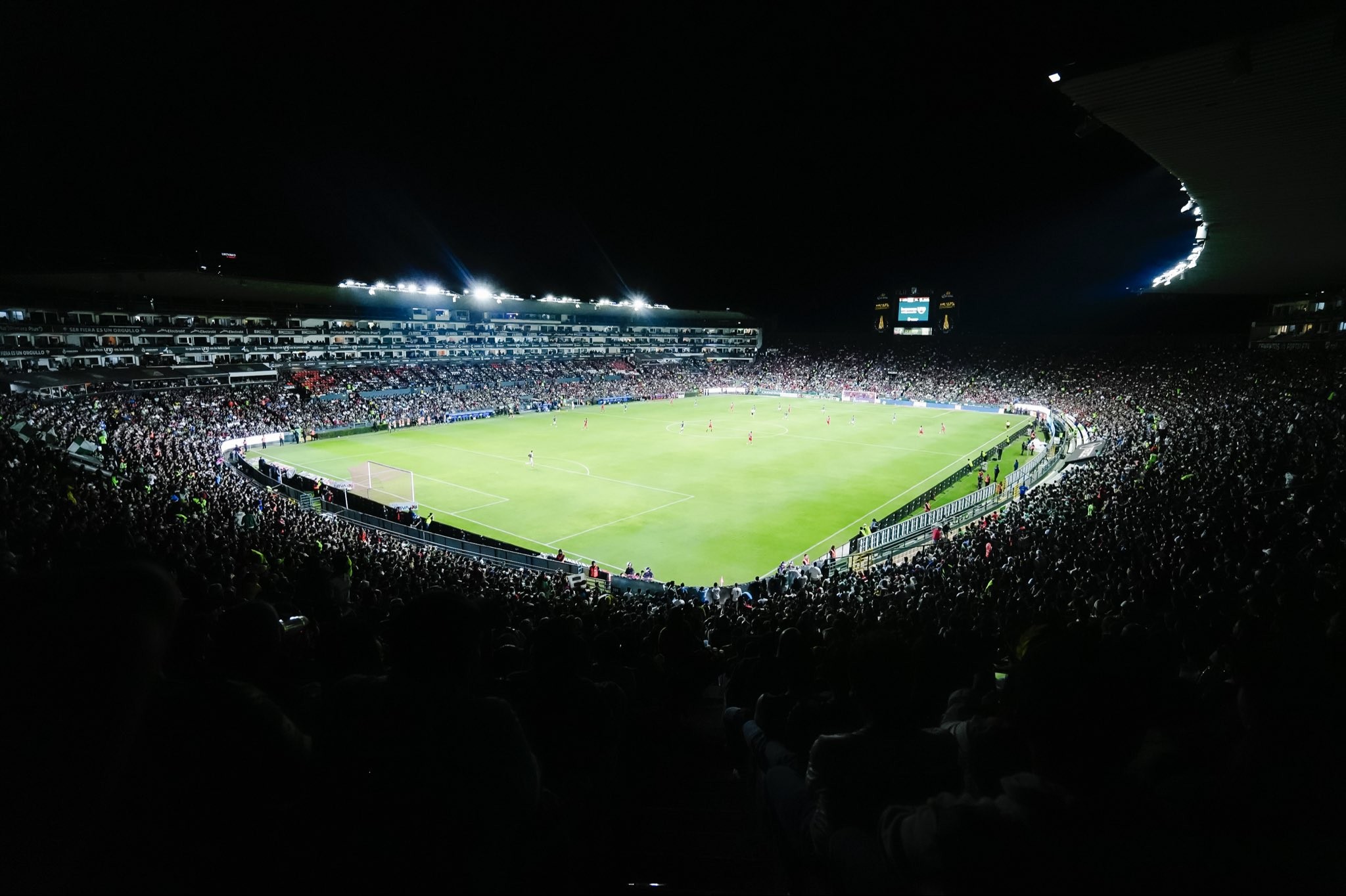 Amargo debut de Ambriz: Toluca lo golea 4-2 en su regreso al Nou Camp