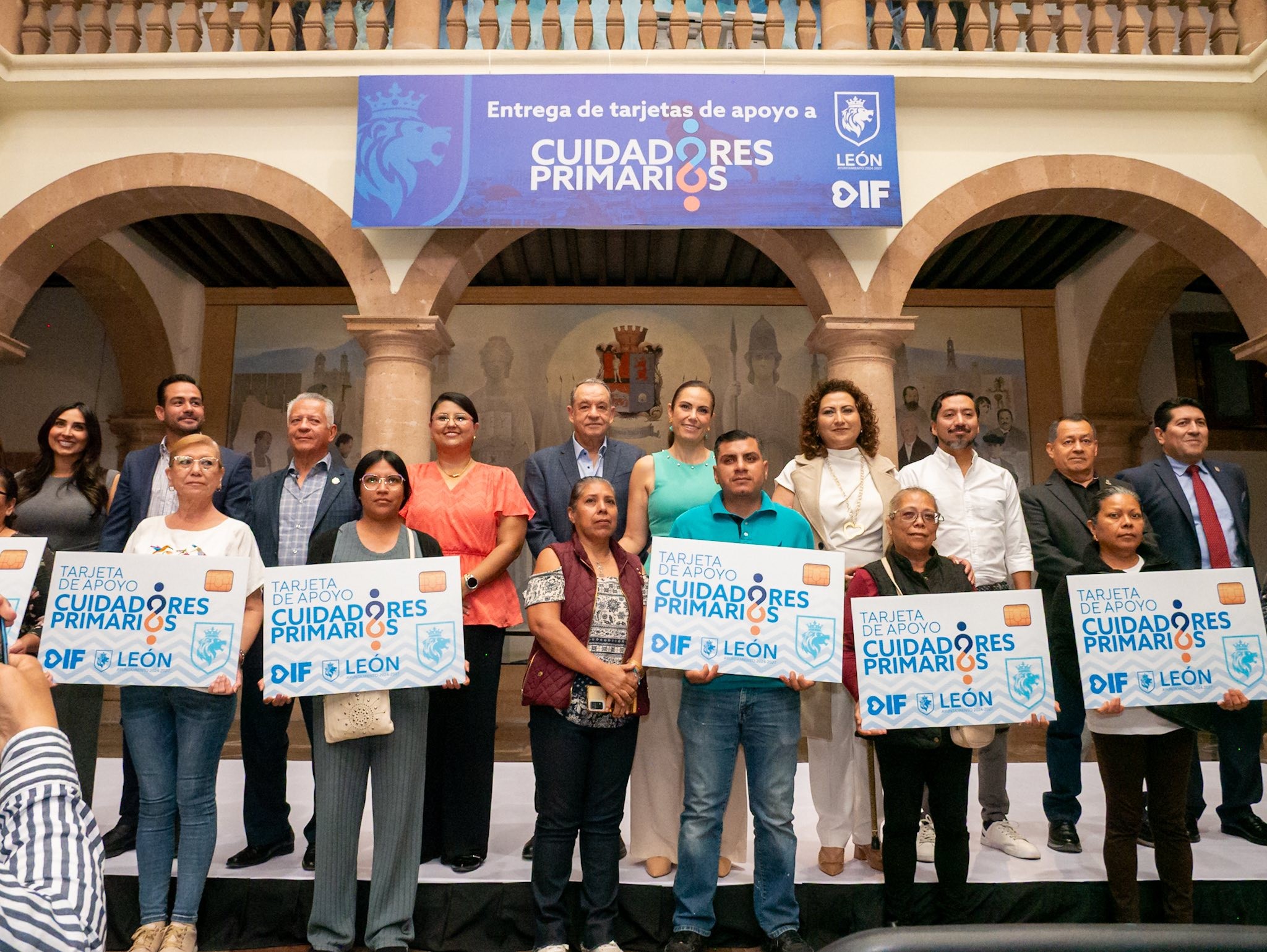 DIF León apoya a cuidadores primarios con talleres y vales mensuales