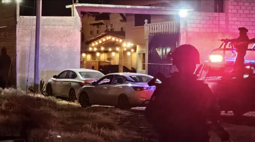 Jornada violenta en Salamanca: enfrentamiento deja policía herido y balacera en salón de fiestas un muerto