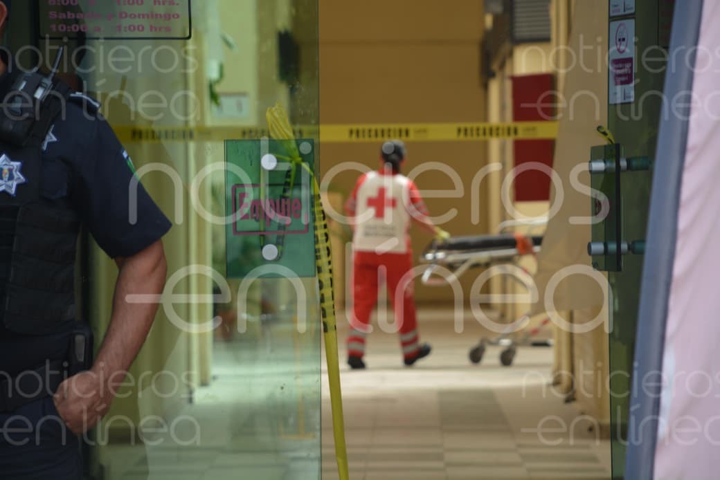 Balacera en Plaza Obelisco: hieren a obrero durante asalto a camión de valores