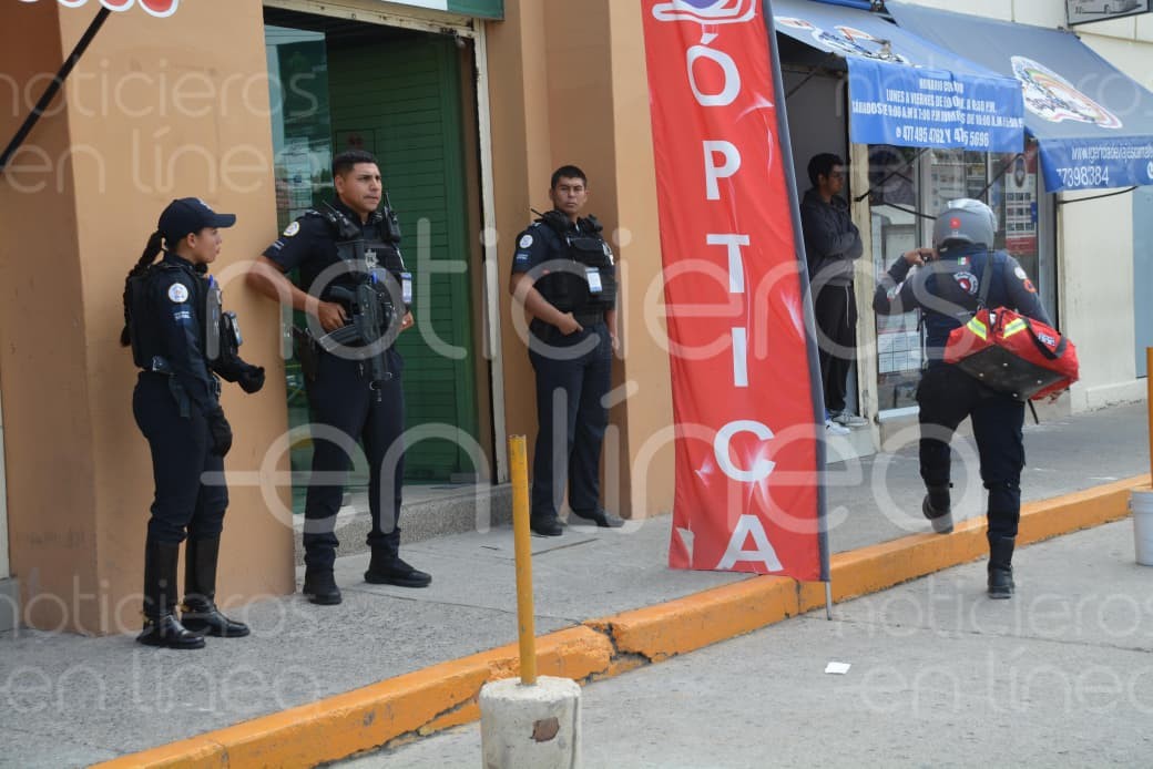 Balacera en Plaza Obelisco: hieren a obrero durante asalto a camión de valores