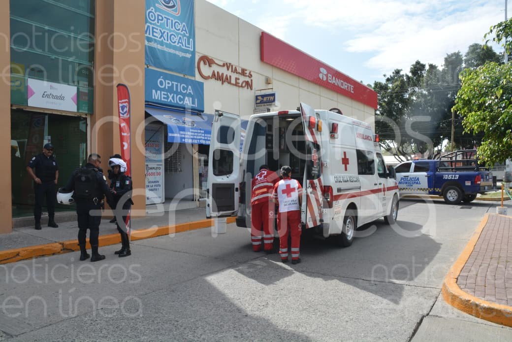 Balacera en Plaza Obelisco: hieren a obrero durante asalto a camioneta de valores