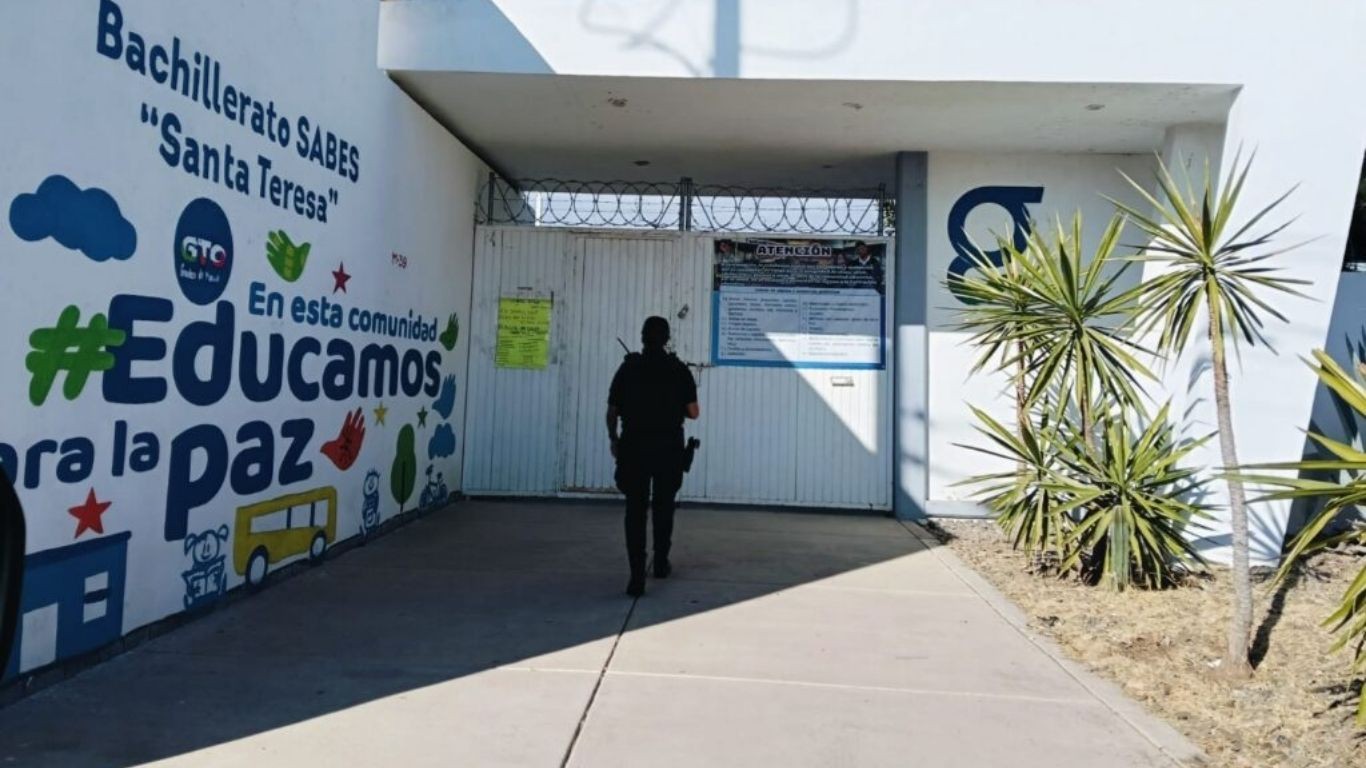 Refuerzan patrullajes en escuelas de León ante venta de drogas y asaltos a estudiantes