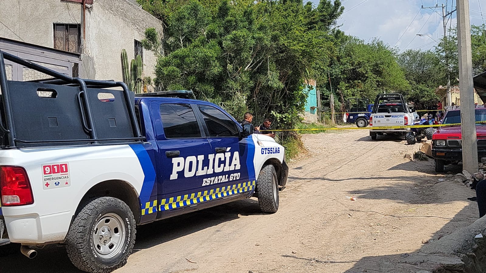 Le dispararon sin mediar palabra: muere hombre en la cochera de una casa en Los Naranjos