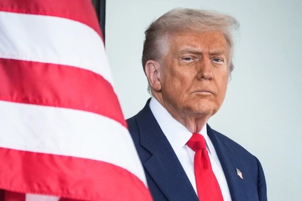 Trump evaluó reforma que priorizaría refugiados blancos en EE. UU.