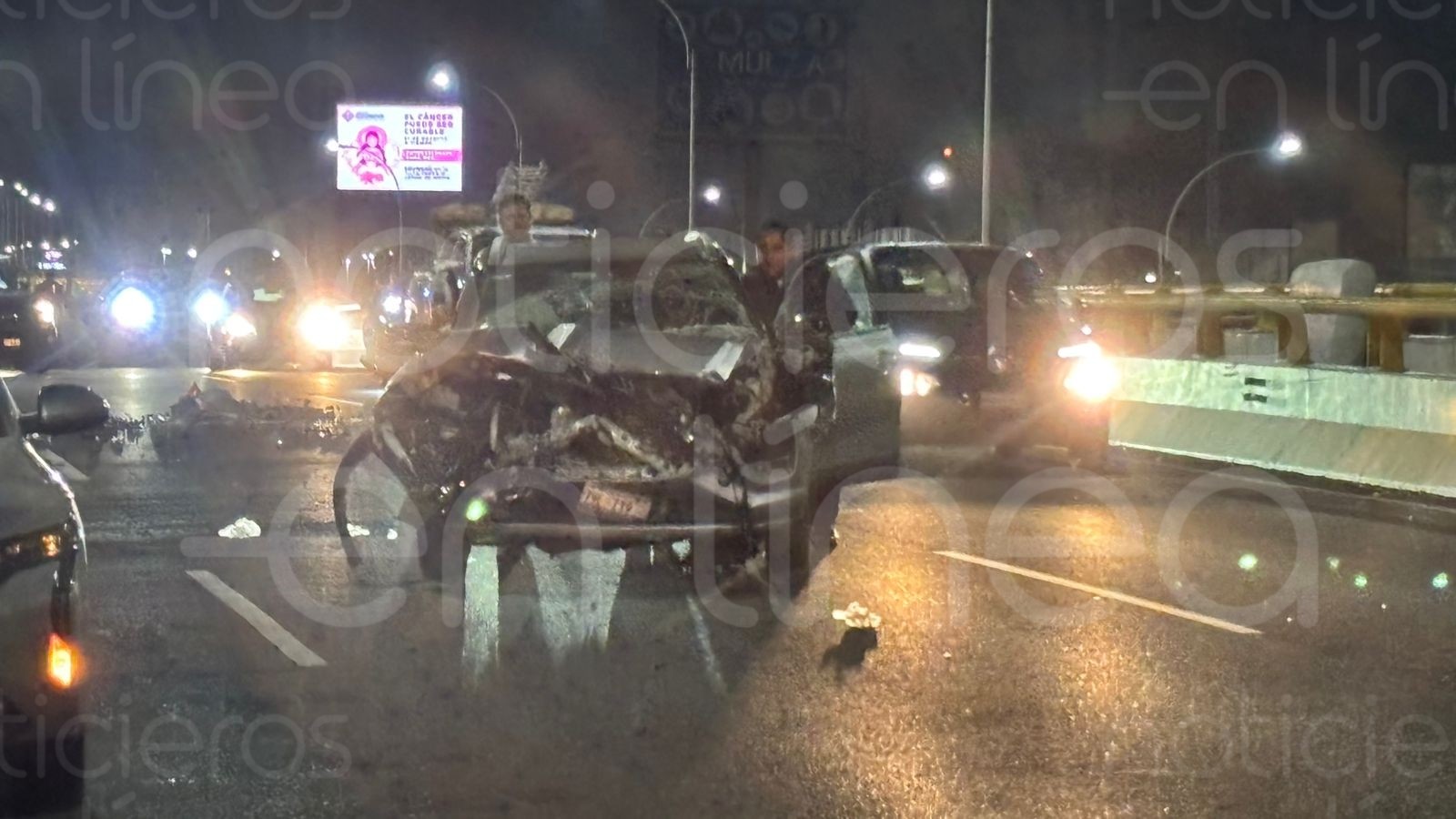 Choca camioneta particular contra unidad oficial de Seguridad en el bulevar Morelos