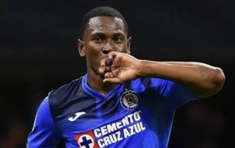 Atacan a balazos a ex jugador de Cruz Azul