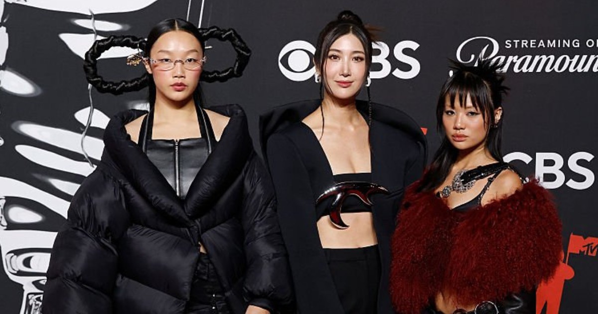 Ellas son las guerreras del K-pop reales que están rompiendo el internet Ellas son las guerreras del K-pop reales que están rompiendo el internet
