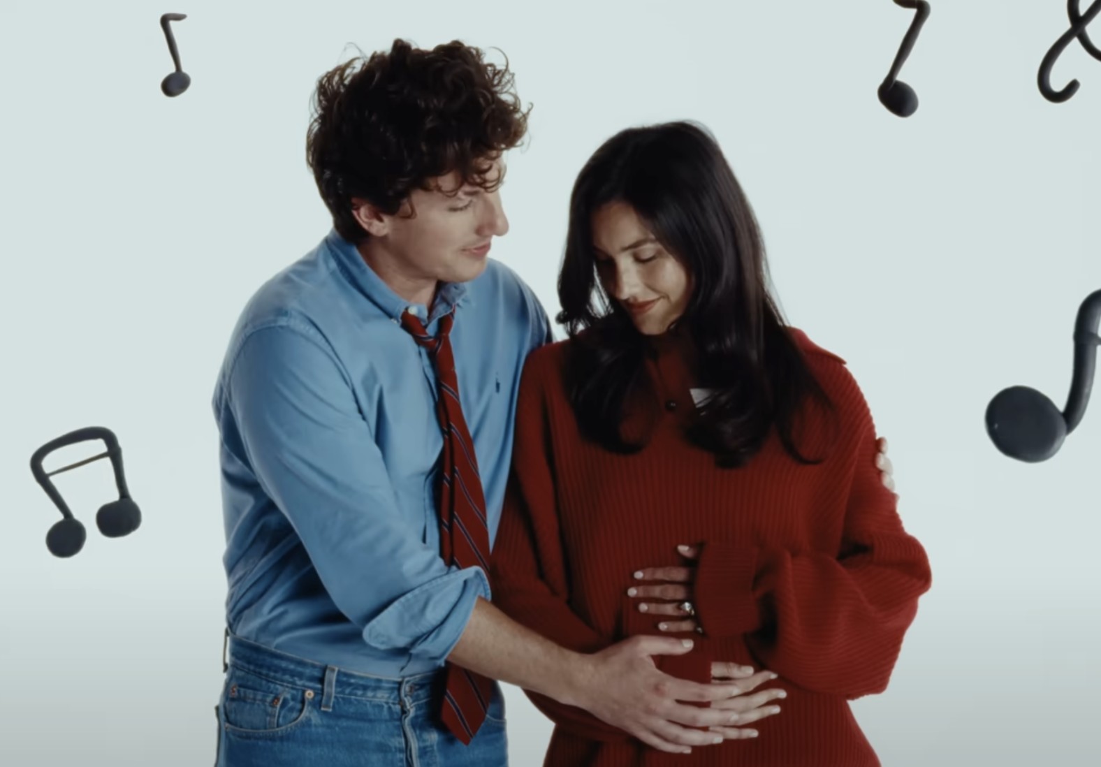 Charlie Puth anuncia que será papá en el video de su nueva canción “Changes”