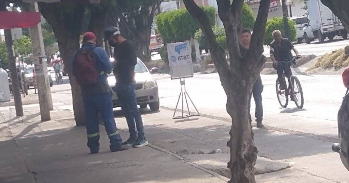 Alerta en León: “Ratero amistoso” roba tras sacar plática a sus víctimas