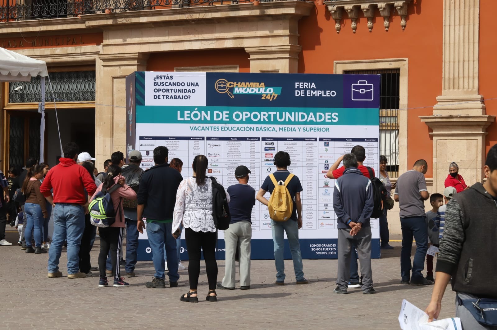 Más de 1,500 vacantes ofertadas en Feria del Empleo de León; Yazaki confirma cierre de planta en diciembre