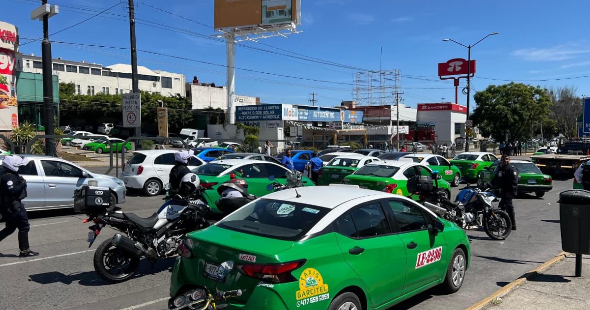 Abren investigación contra policías viales tras enfrentamiento con taxistas en León