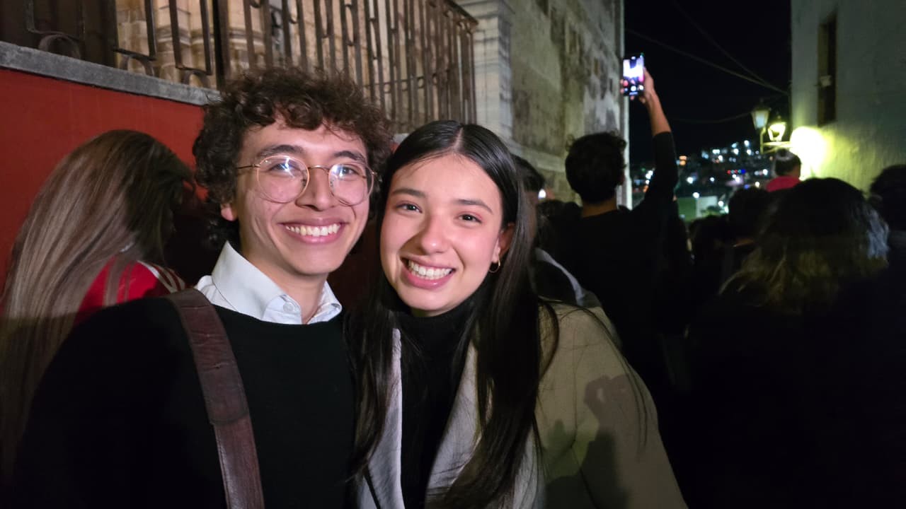Varios disfrutaron en pareja el concierto Varios disfrutaron en pareja el concierto