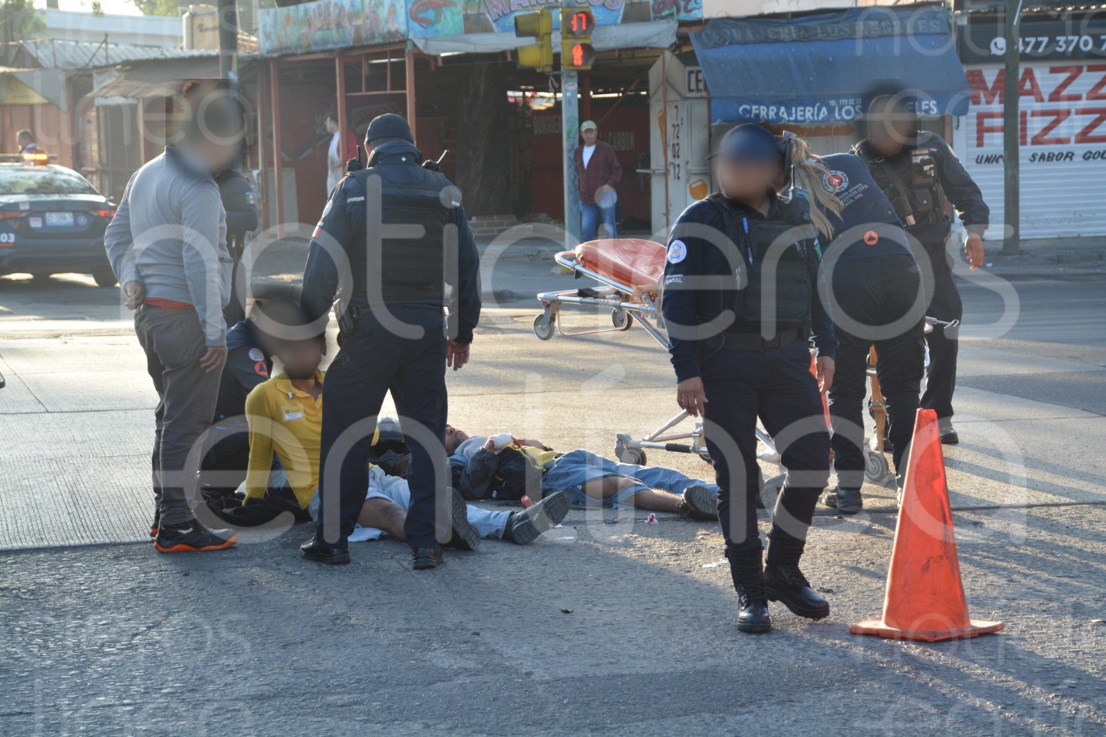 Grave accidente entre motocicleta y camioneta en el bulevar Francisco Villa
