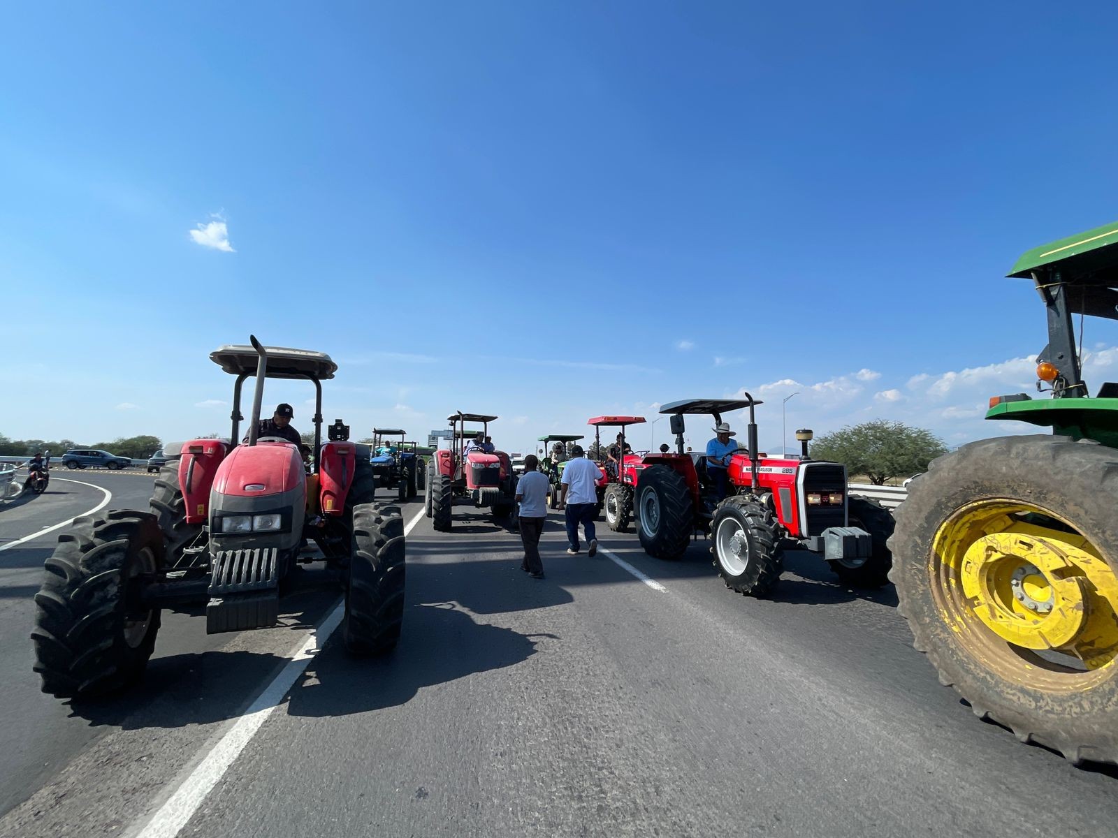 Campesinos en Guanajuato mantendrán protestas en carreteras hasta alcanzar acuerdos con el gobierno federal