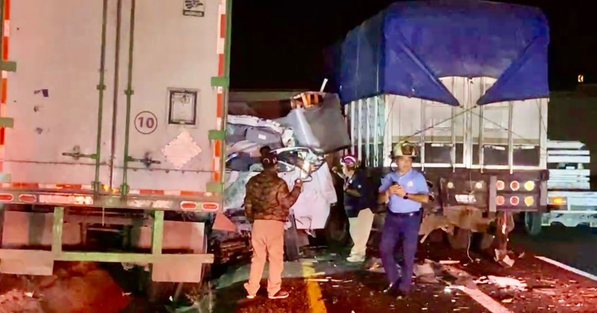 Irapuato-Abasolo: choferes quedan prensados tras choque en fila de vehículos varados por bloqueos