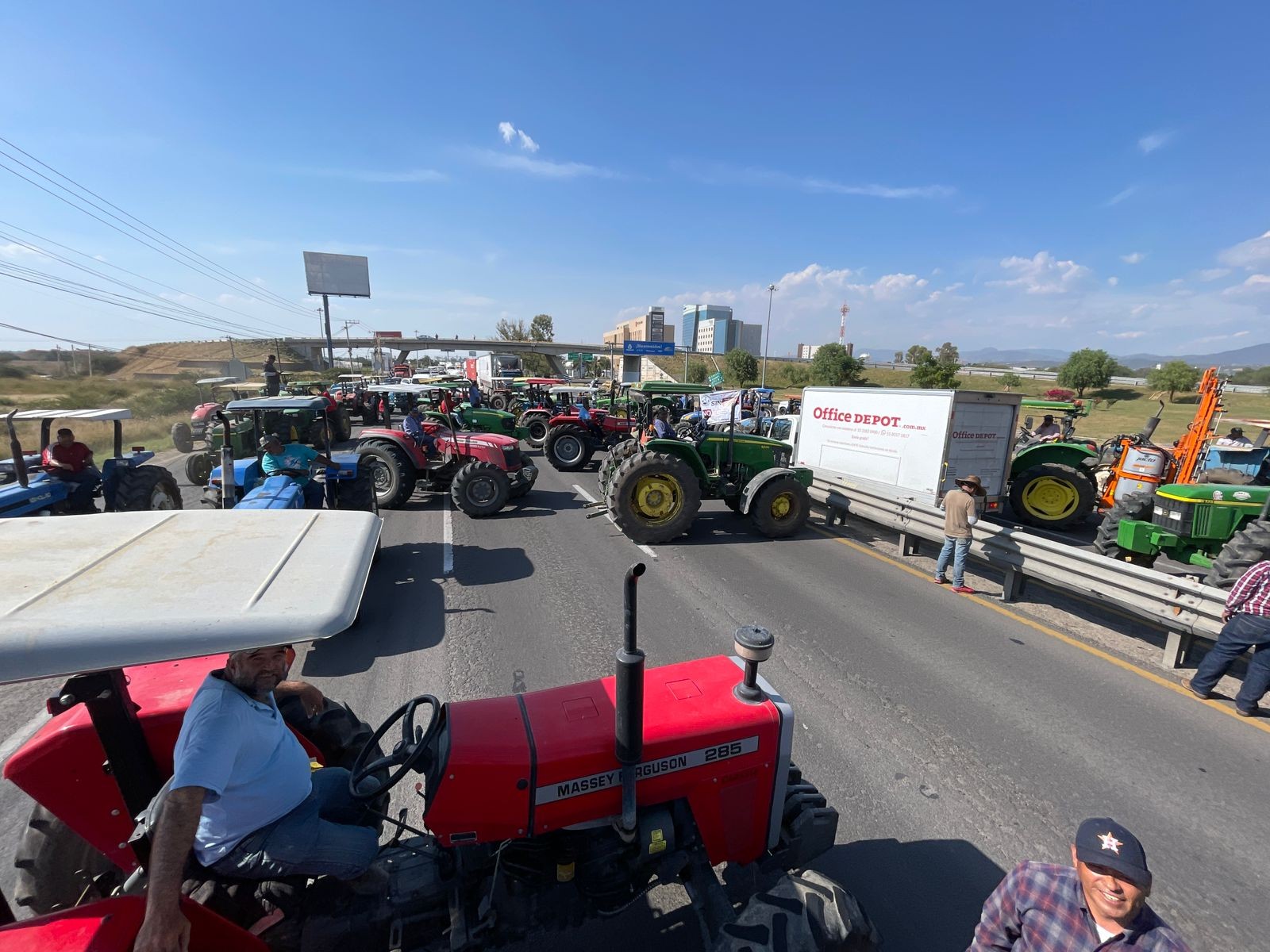 Segundo día de protestas inicia con 25 puntos carreteros totalmente bloqueados