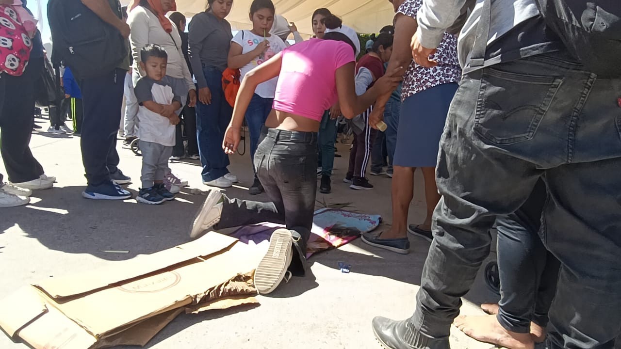 Joven camina 19 kilómetros de rodillas por promesa a San Judas Tadeo en Celaya