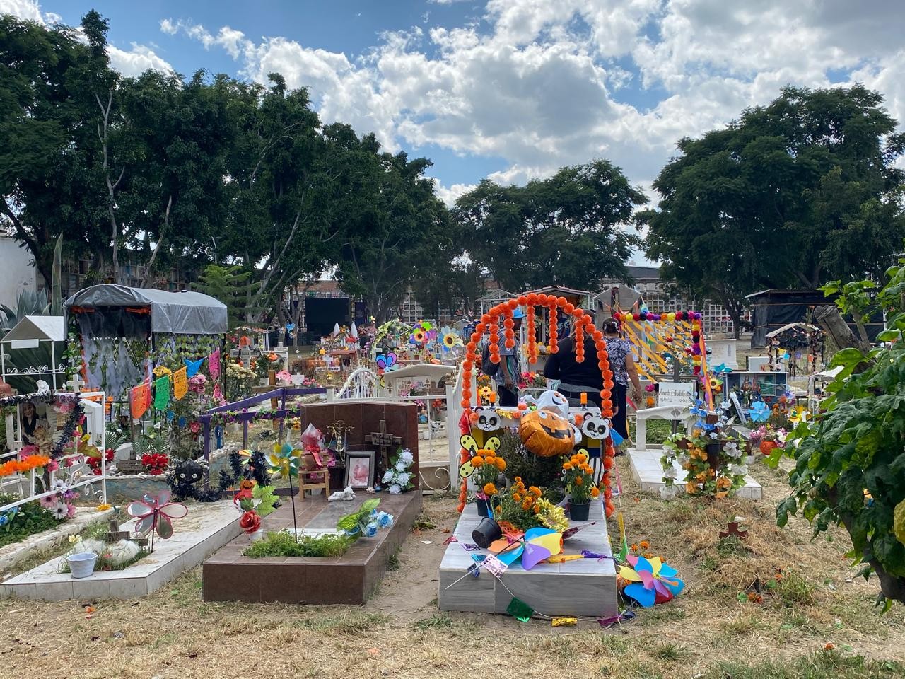 Panteones de León se preparan para el Día de Muertos; estos son los horarios de apertura