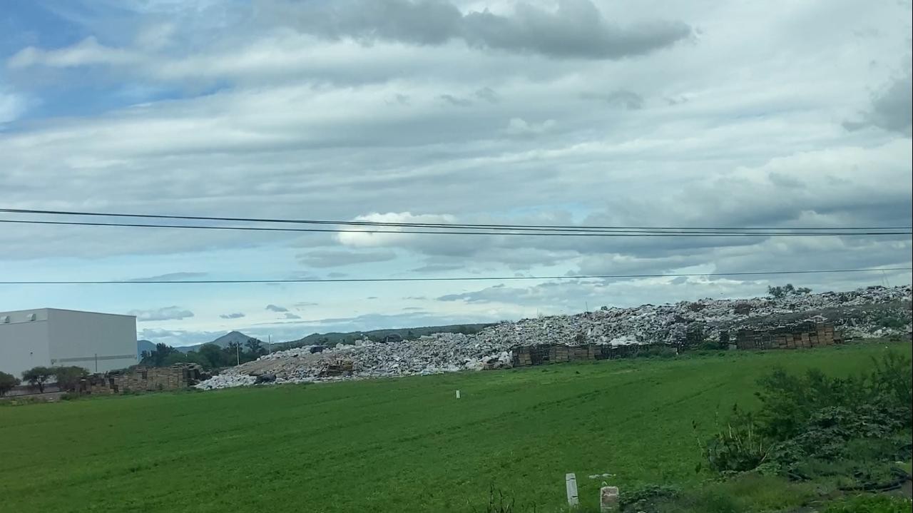 Apaseo el Grande trabaja en clausura del basurero municipal por paso del tren de pasajeros