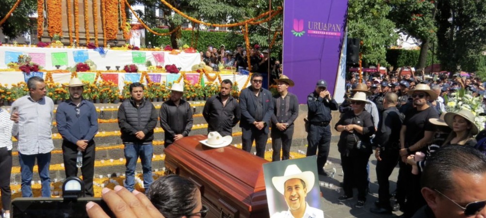 “Su sombrero no cayó”: viuda del alcalde de Uruapan promete continuar su legado