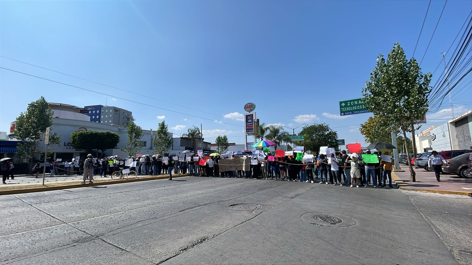 Estudiantes del Tec de León continúan paro y piden renuncia de la directora Lourdes Almaguer