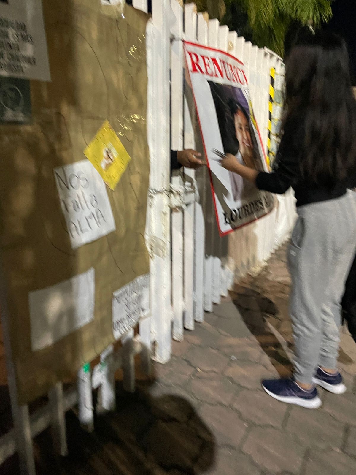 Estudiantes del Tec de León mantienen paro y exigen renuncia de la directora Lourdes Almaguer