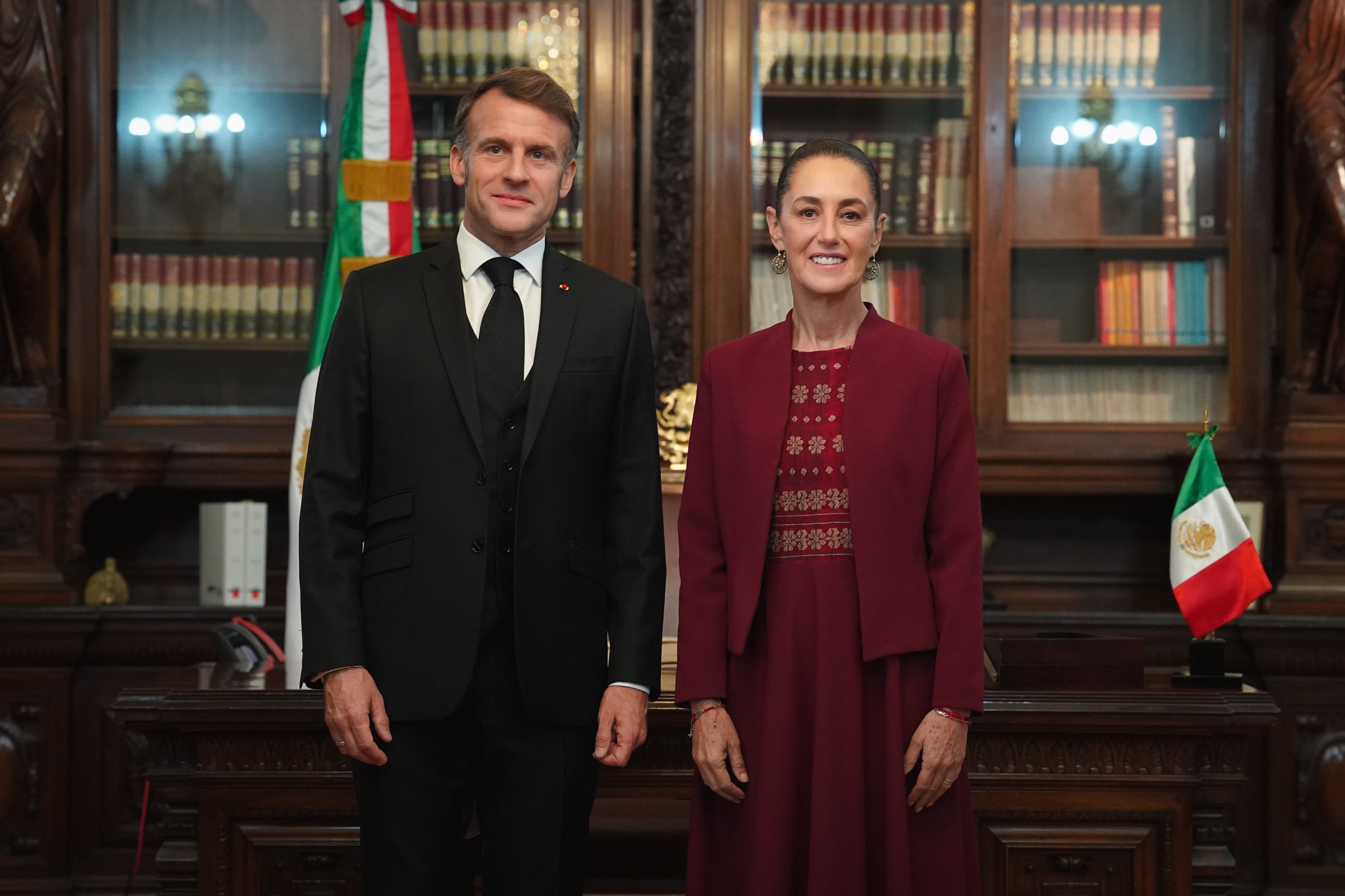 Macron visita México por primera vez; se reúne con la presidenta Claudia Sheinbaum