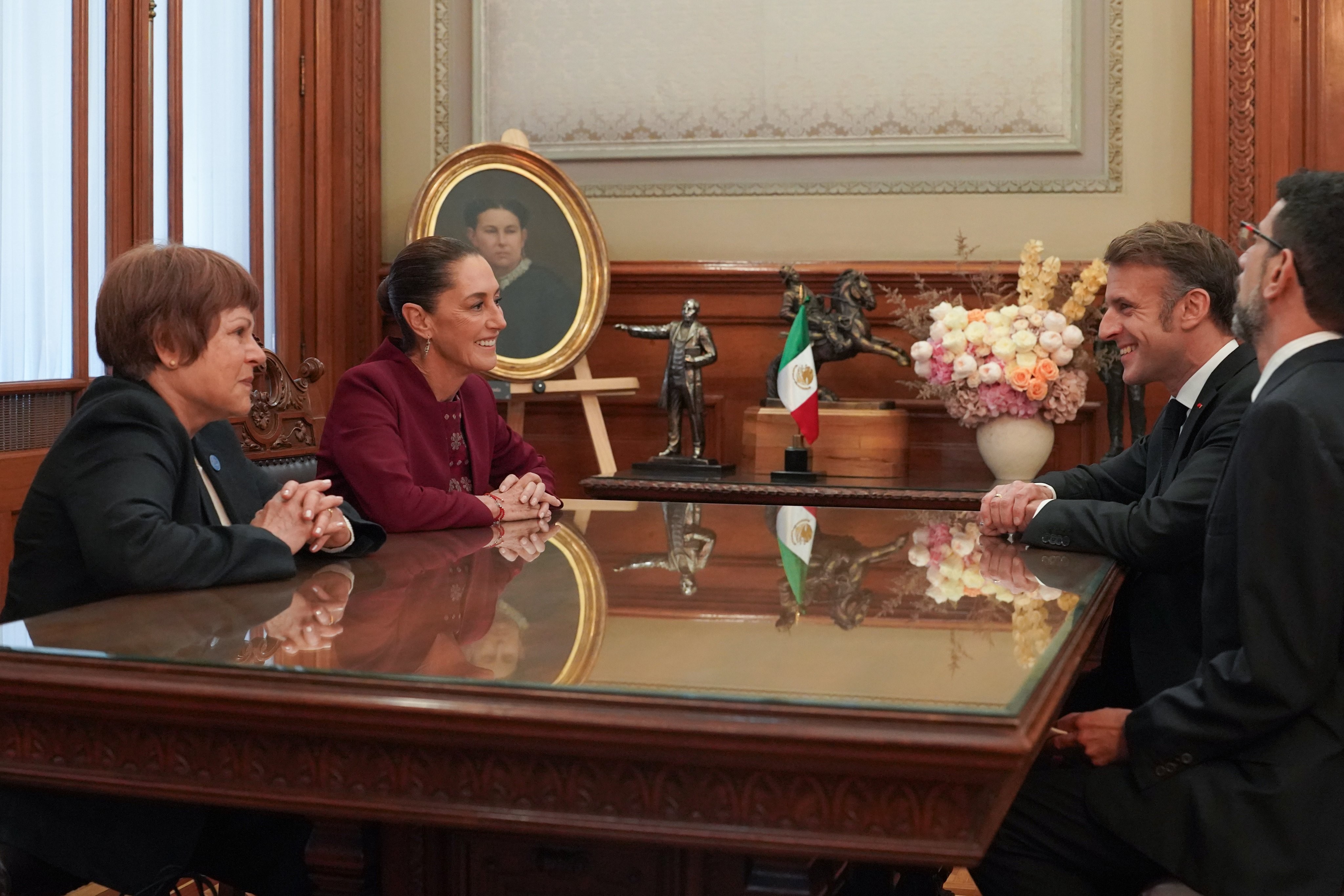 Macron visita México por primera vez; se reúne con la presidenta Claudia Sheinbaum 