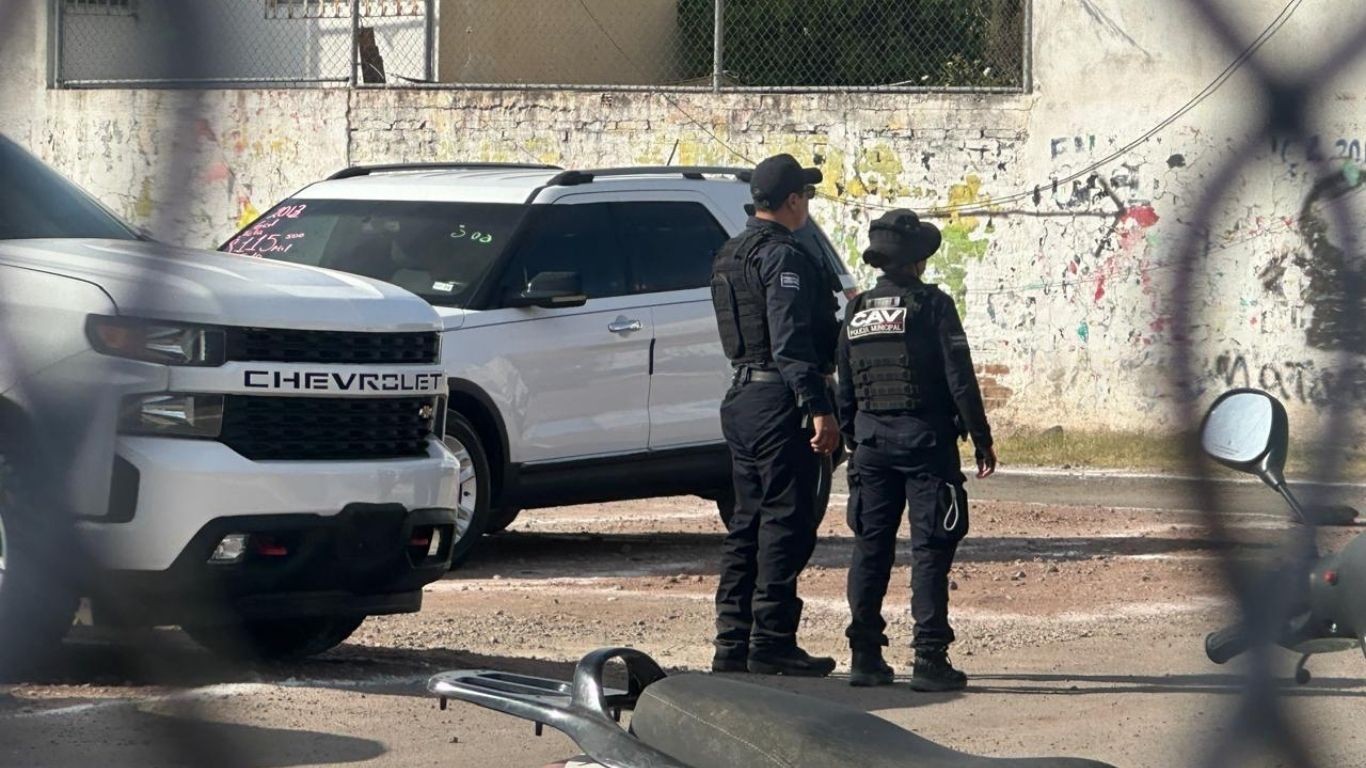 Tres ejecutados en ataques simultáneos en Irapuato: dos en tianguis de autos y uno en campo de fútbol