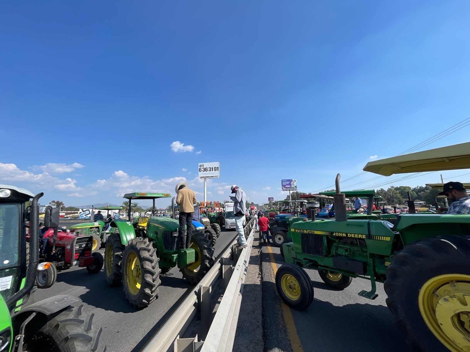 FGR cita a declarar a 12 productores agrícolas de Guanajuato por bloqueos 