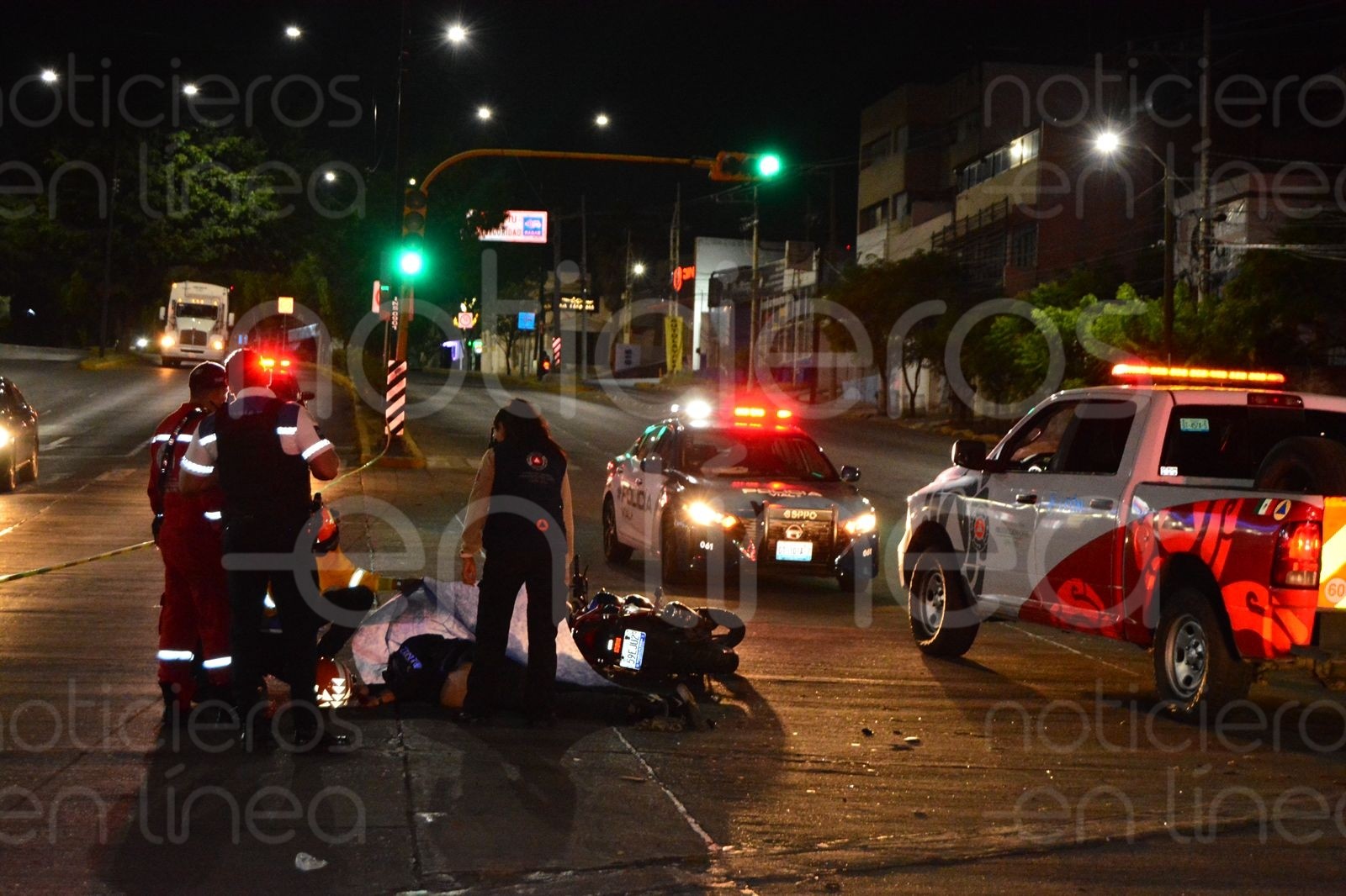 Trágico choque entre motociclistas en el bulevar Insurgentes; hay un muerto