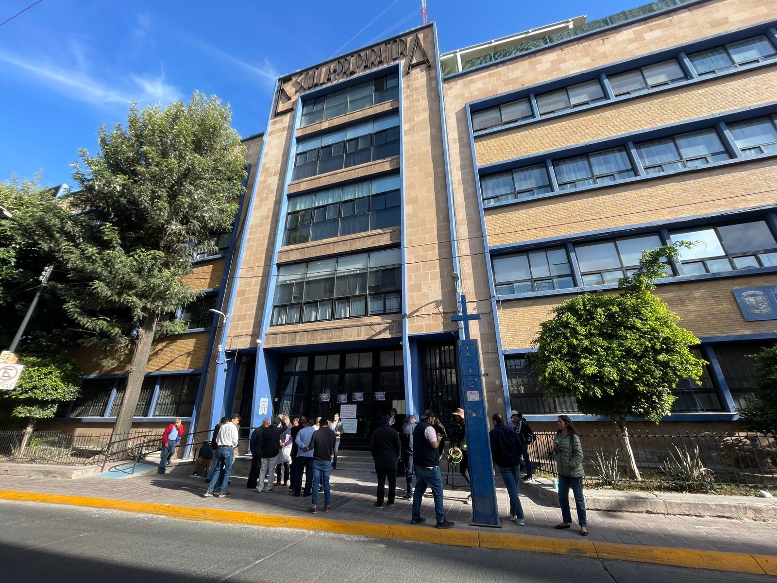 A un año del incendio, exalumnos exigen reabrir la Preparatoria Oficial del Centro en León