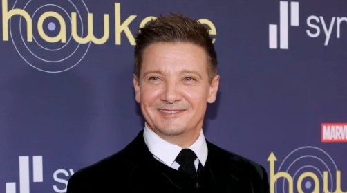 Jeremy Renner se pronuncia negando acusaciones de acoso hacia cineasta