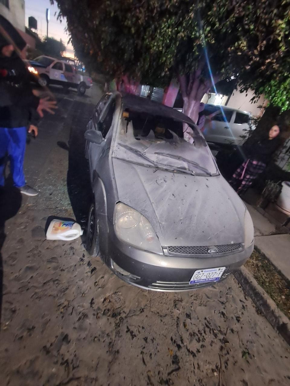 Intentan quemar dos vehículos en Celaya; es el segundo ataque en un mes Intentan quemar dos vehículos en Celaya; es el segundo ataque en un mes