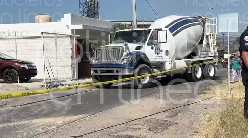 Muere peatón atropellado por camión de cemento en León; ciudadanos detienen al conductor Muere peatón atropellado por camión de cemento en León; ciudadanos detienen al conductor