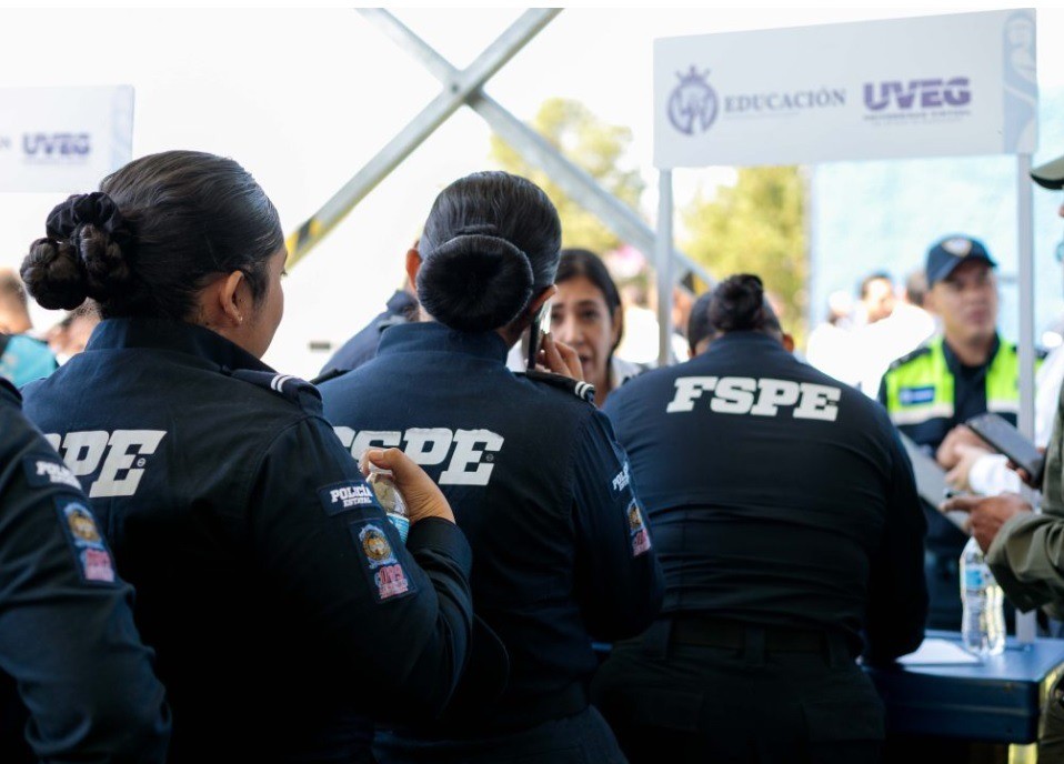 Aumenta interés por becas para hijos de policías en Guanajuato