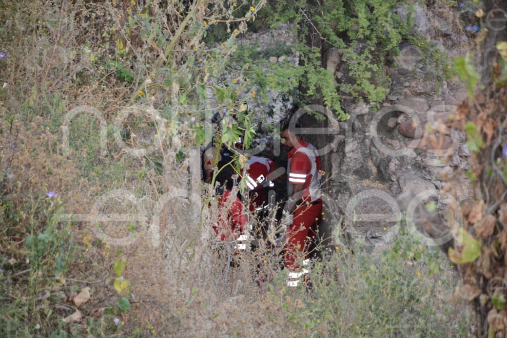 Rescatan a hombre que cayó 10 metros en la colonia Huerto de Medina