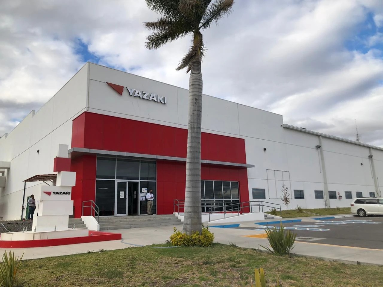 YAZAKI cerrará en León en diciembre; buscan reubicar a trabajadores