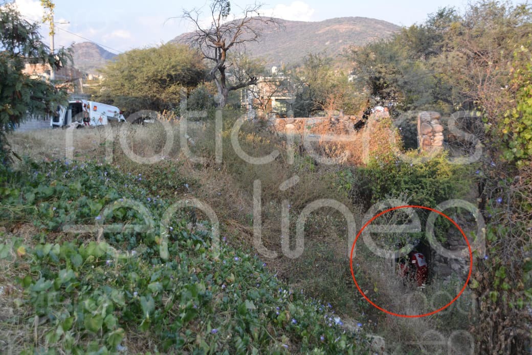 Rescatan a hombre que cayó 10 metros en la colonia Huerto de Medina