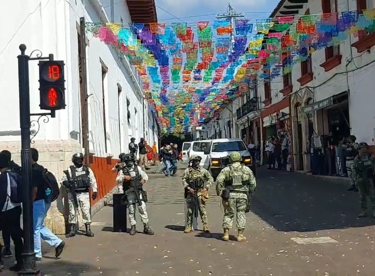 Detienen a seis escoltas de Carlos Manzo asesinado el 1 de noviembre