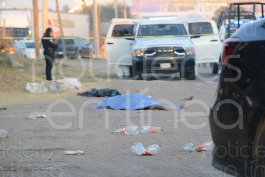 Muere atropellado junto a su costal de PET en la carretera León-Silao