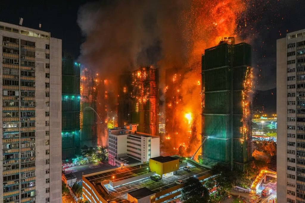 Incendio en complejos habitacionales deja al menos 13 muertos y decenas de heridos