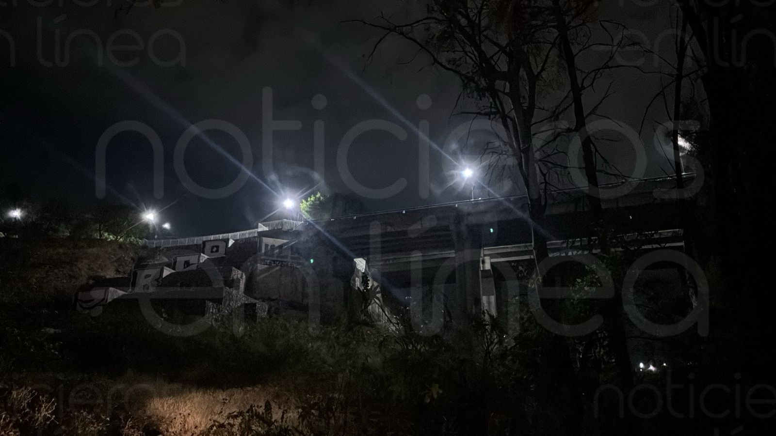 “Se cortó la llamada…”: cae de un puente mientras hablaba por teléfono con un familiar