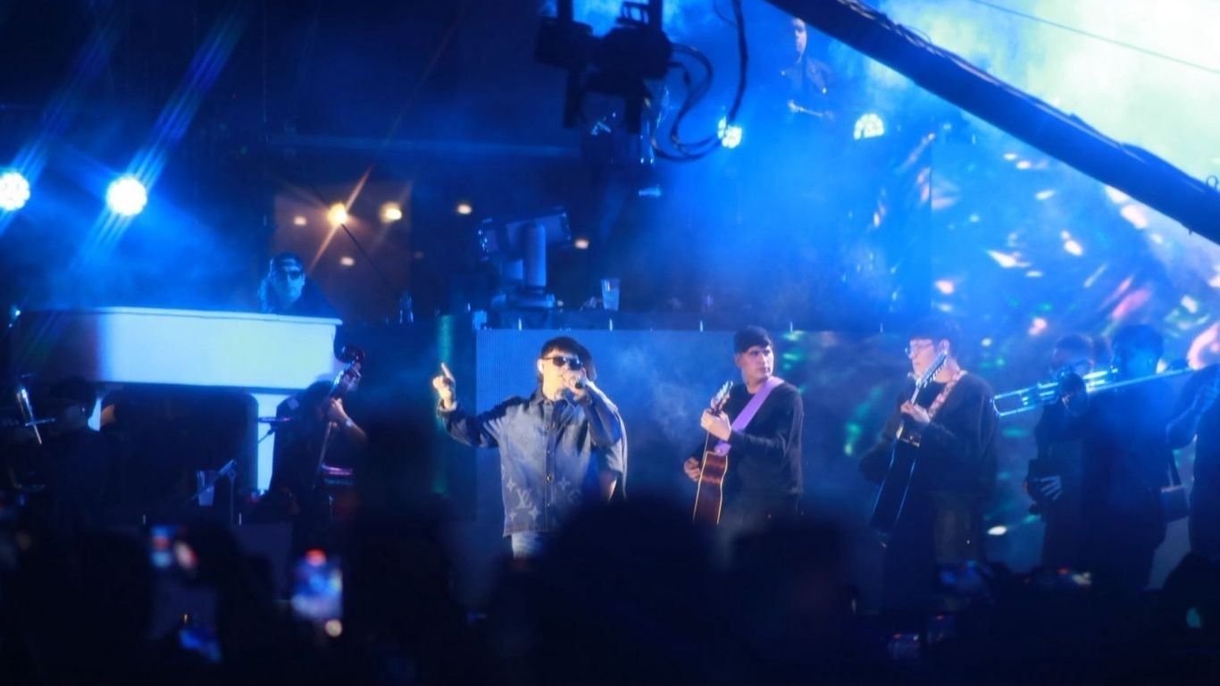 León analiza posibles restricciones a grupos musicales que hagan apología del delito