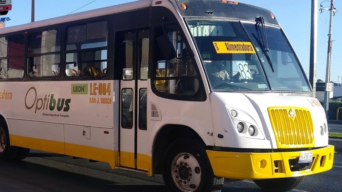 Regidora señala falta de claridad en mejoras del transporte público de León tras aumento tarifario