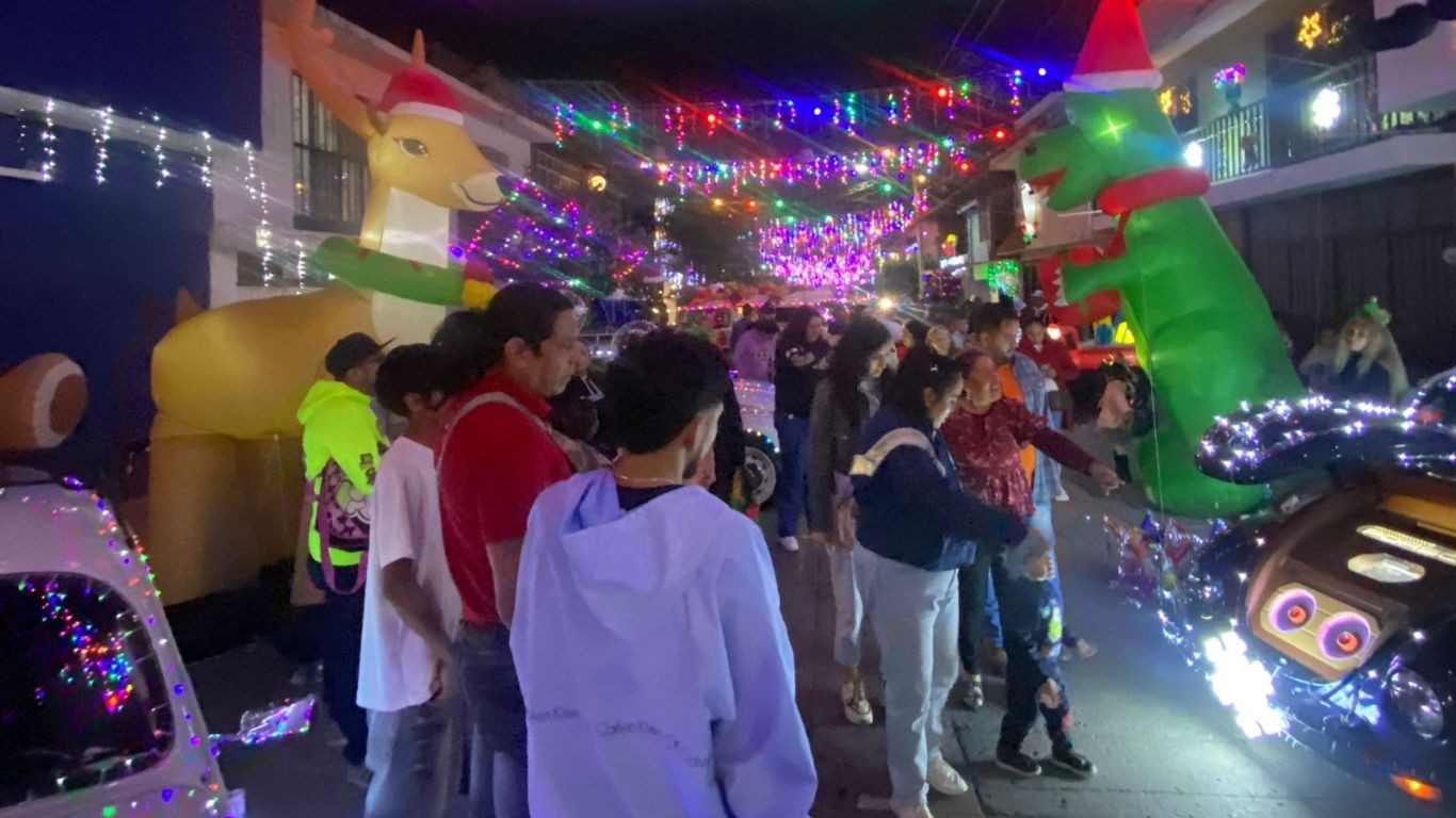 Villa navideña de La Piscina en León ilumina la calle Virgo con tradiciones y sorpresas